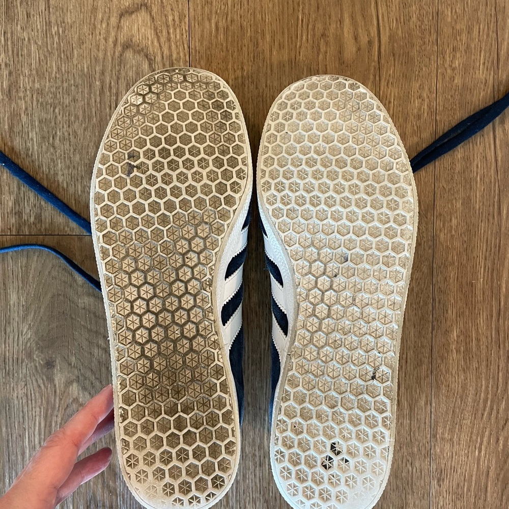 Adidas Gazelle Navy and White Shoes - Picture 4 of 5